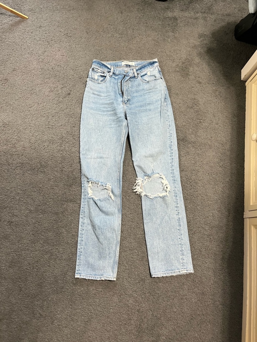 Abercrombie 90’s Straight Ultra High Rise Jean